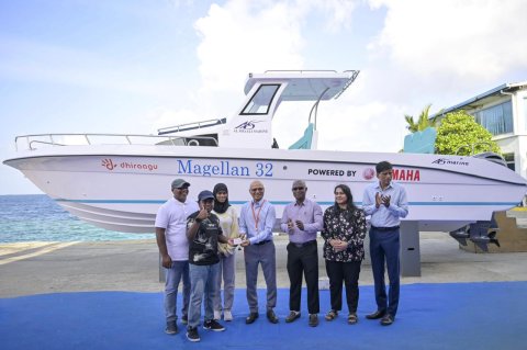 Dhiraagu 'Win a Speedboat' promotion ge naseebuveriya aa boat havaalu koffi