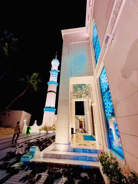 އޭދަފުށީގައި އަލަށް އިމާރާތްކުރި ހިތްގައިމު ރީތި މިސްކިތެއް