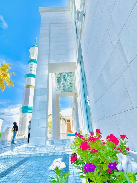 އޭދަފުށީގައި އަލަށް އިމާރާތްކުރި ހިތްގައިމު ރީތި މިސްކިތެއް