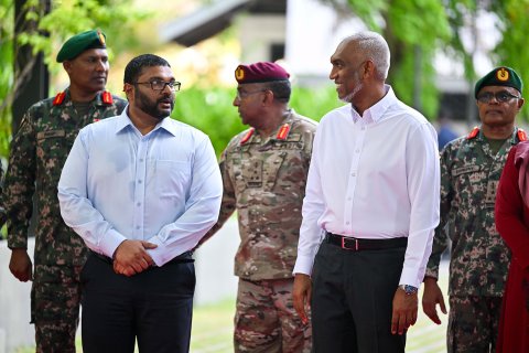 ބޮޑު އަގުގައި ގެނައި އަސްކަރީ އުޅަނދުތައް ދައްކާލަން ބޭއްވި ޕެރޭޑް