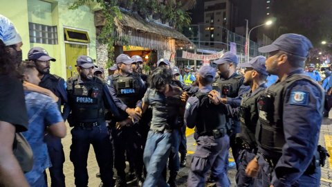 Haalathaa nubahdhalu baaruge beynunkohgen zuvaanunge muzaahara roolhaalumun faadukiyanee