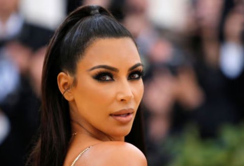 Kim Kardashian ge instagram account hack kureetha?