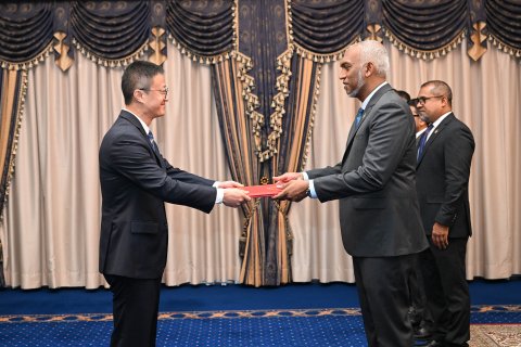 China in Raajje ah ayyanukuri aa safeeru raees ah faiykolhu aruvaifi