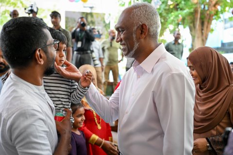 Neydhevey kankamun huriha kuda kudhin dhuruheli kuran azumu kada alhan jehey: Raees