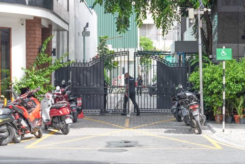 Ethah gadi ireh fahun male'ge baeh sarahahdhu thakah karantu dheefi