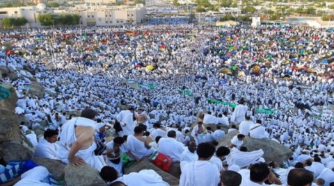 Hajj vumuge naseebu nulibunas hajj dhuvahuge savaab aai dharuma hoadhidhaane!