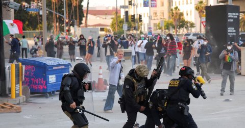 Los Angeles gai kuriahdha muzaahara thakaa gulhigen curfew iulaanu koffi