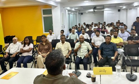 Nasheed anburaa MDP ah gennan gaumee majlis ge memberun thaaeedhu koffi