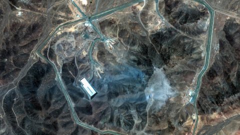 Hamala thakun Iran ge nuclear programme halaaku koh nulevey kamah America in bunefi 