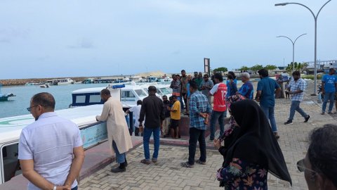 Fainu accident: 2 Kuda kudhinnaai teacher ah faruva dhenee ventilator gai