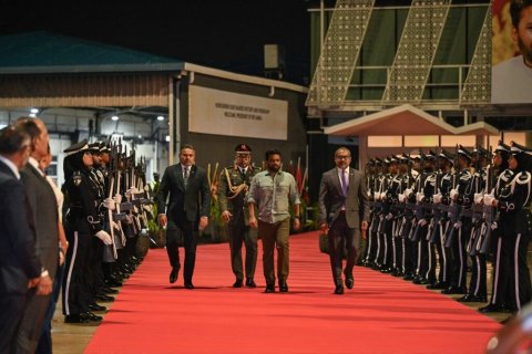 Srilanka ge raees raajje ah kurevvi dhathurufulhu ninmavaalavvaifi