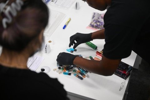 Singapore gai Vape  kurumakee Drug beynun kurun fadha kushakah hadhanee