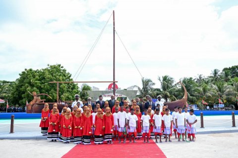 Gaumiyyathah hidhumaiy kurumuge haassa sharaf Utheem rayyithunnah aruvaifi