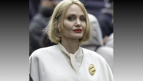 Angelina mifaharu fenunee mulhin thafaathu gothakah!