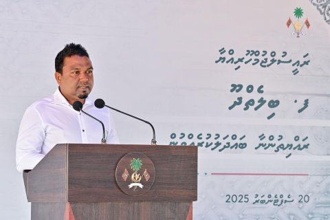 Raees Muizzu akee ATM dhonbe kamah bilehdhoo dhaairaage MP Aslam vidhaalhuvejje