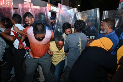 Fuluhun huraselhumun muzaaharaa ninmaalaifi