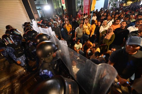 Reyge muzaaharaa roolhaalumah baaru adu fonuva aalaiy beynun kurumun faadu kiyanee