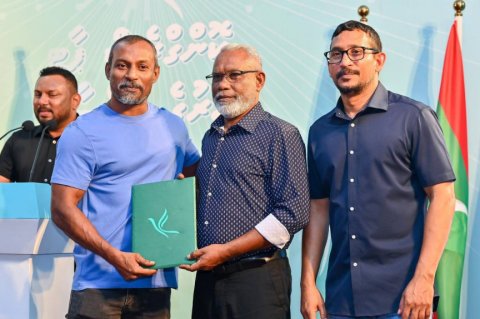 Badhalu nagaidheven neiy kamah ninmi ninmun gatu mua isthiunaafu koffi