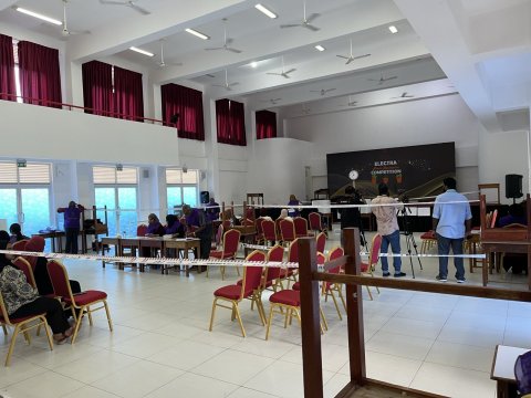 Addu baibai kollaa vote ah fini tharuheebeh