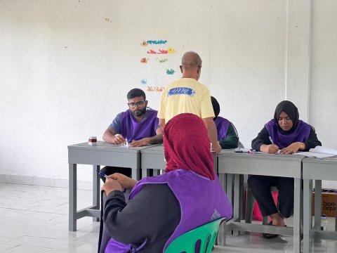 City council in vakivaan Feydhoo dhekolhu, Hulhudhoo aai Meedhoo beynunvanee vakivaan