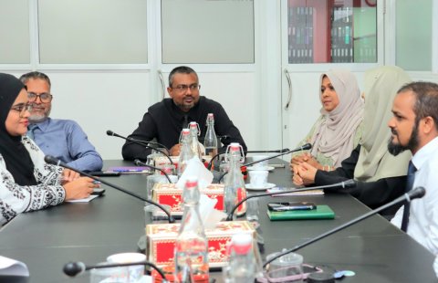 Media commission ge raees ah 59,000 rufiya.adhi naibu akah 48,000 rufiyaa