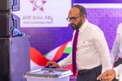 Raees ah kurevey thuhumathuthakuge minivan thahugeegakah furusathudheyn Jameel govaalavvaifi