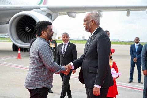 Lanka aai raajje aa dhemedhu ferry ge hidhumaiy fashan mashvaraa koffi