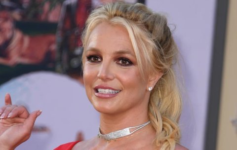 Aadhayaa khihlaafu post thakakah fahu Britney social media in gehlijje