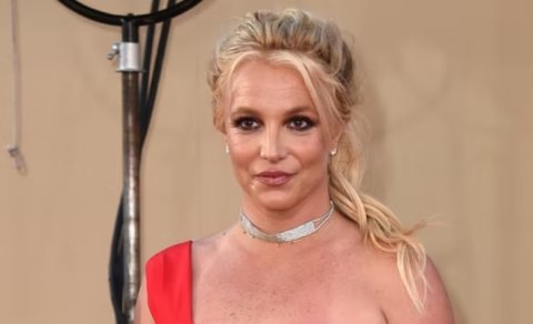 Britney mifaharu fenunee Kim aai Khloe aa ekugai!