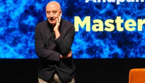 Lifetime Achievement Award gabooleh nukuraanan: Anupam