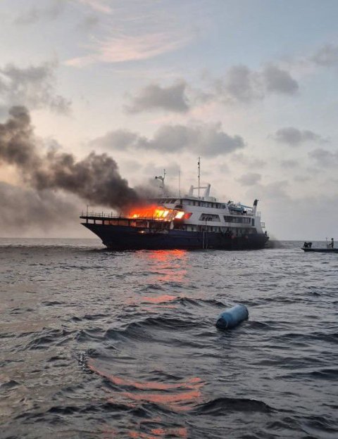 V. Atholhugai oiy safaaree eh gai roave andhanee