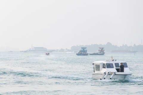 Uthuraai Male' sarahahdhah nurakkaatheri minvarakah vai nusaafu vejje