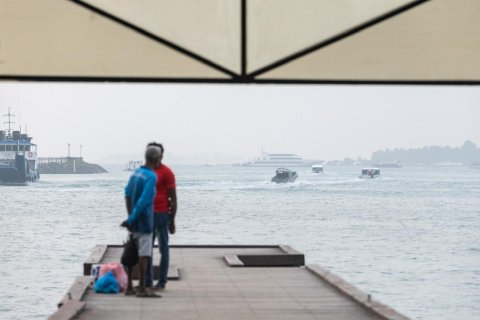 Vai nusaafuvumuge sababun vaige dhathurufathuru thakugai rakkaatherikamuge ithuru fiyavalhu alhanee