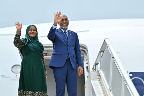 Nurasmee dhathurufulheh gai raees ge 2 kanbalun Singapore ah furaavadaigenfi