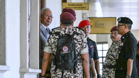 Malaysia gai hingi emme bodu hiyaanathuge kuh Najib Razak mahchah saabithuvejje