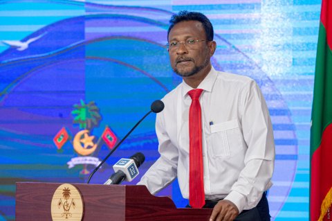 Dhivehi bahuge academy ge raees kamun dr. ashraf isthiufaa dhevvaifi