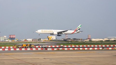 Medhu iru mahchah dhathuru kuraa dhiveheen dhuraalai, dhathuruge kankan reyvymah edhijje