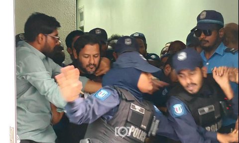 Sanee dhiriulhunuthan balai faaskuree eynaa foruvi phone aai laptop hoadhan