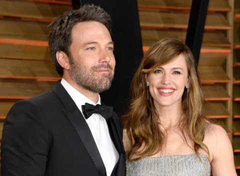 Roolhunu kaivenyaa behey gothun Jennifer vaahaka dhahkaifi