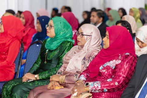 Dhivehi teacherun libun dhathi maadhaathakah bidheyseen genaane gothuge usooleh aanmukoffi