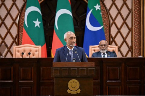 Mivaguthu raajjeyge rasmee reserve huree 1.13 billion dollar ah vure matheegai: Raees