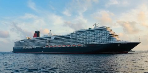 Furathama raajje ai Cruz liner ge ithuru boat eh 2,600 touristunnaa eku raajjey gai 