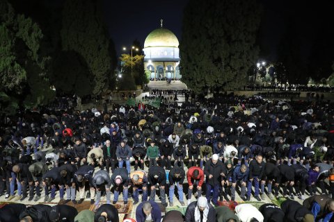 Tharaaweeh namadhah 50,000 ahvure gina Palestine meehun meehun Al- Aqsa miskithah jamaavejje
