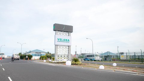 Medhu iru mahchah dhathuru kuraa dhiveheen dhuraalai, dhathuruge kankan reyvymah edhijje