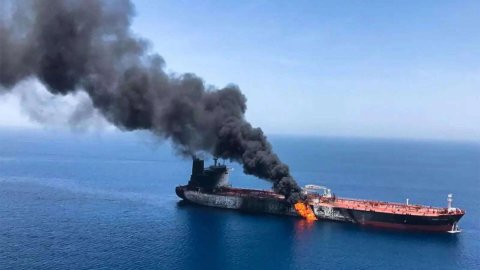 Hormuz kandu'olhin dhathuru kuri 10 ah vure gina theyo tanker ah hamala dhee govvalaifi