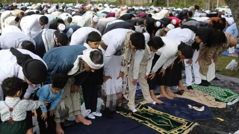 Dhuniyeyge eki kankolhu thakun Eid ge thafaathu sagaafai thakah nazareh!