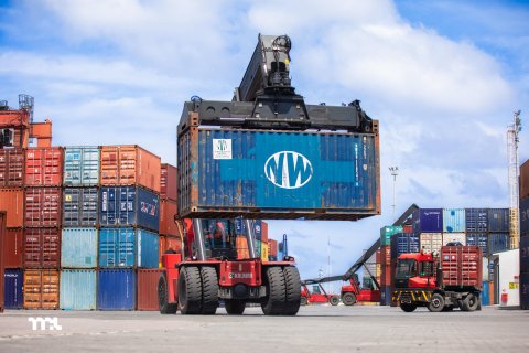 Male' ge bandharu thoh jehi, Lanka gai raajjey ge mudhaa huri 4,200 container thaashivefai