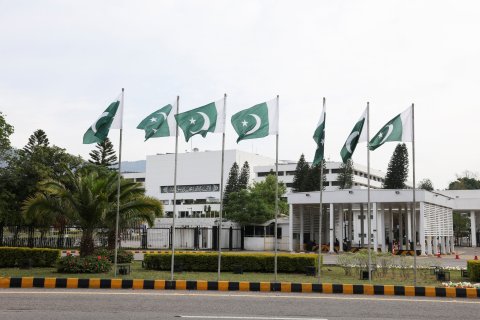 Araqchi Pakistan ah vadaigenfi, America ge mandhoobunnaa bahdhalu nukuravvaane!