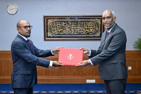 Defense minister kamah hassan rasheed ayyan kuravvaifi