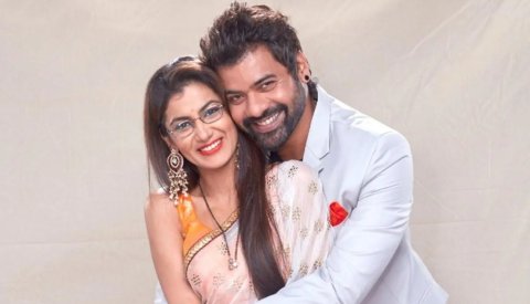 Magubool joadu Sriti aai Shabbir alun ekugai fenna show eh!